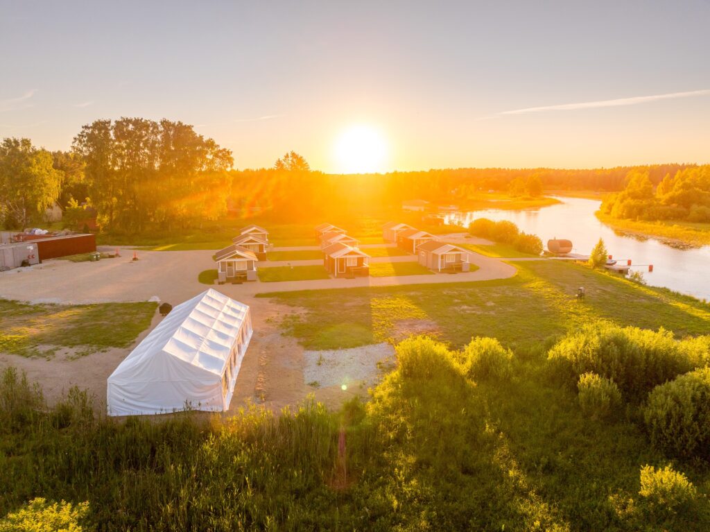 Rannapungerja peotelk foto loojangu ajal