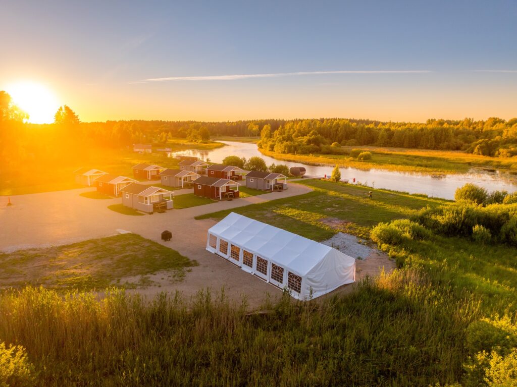 Rannapungerja peotelk foto loojangu ajal